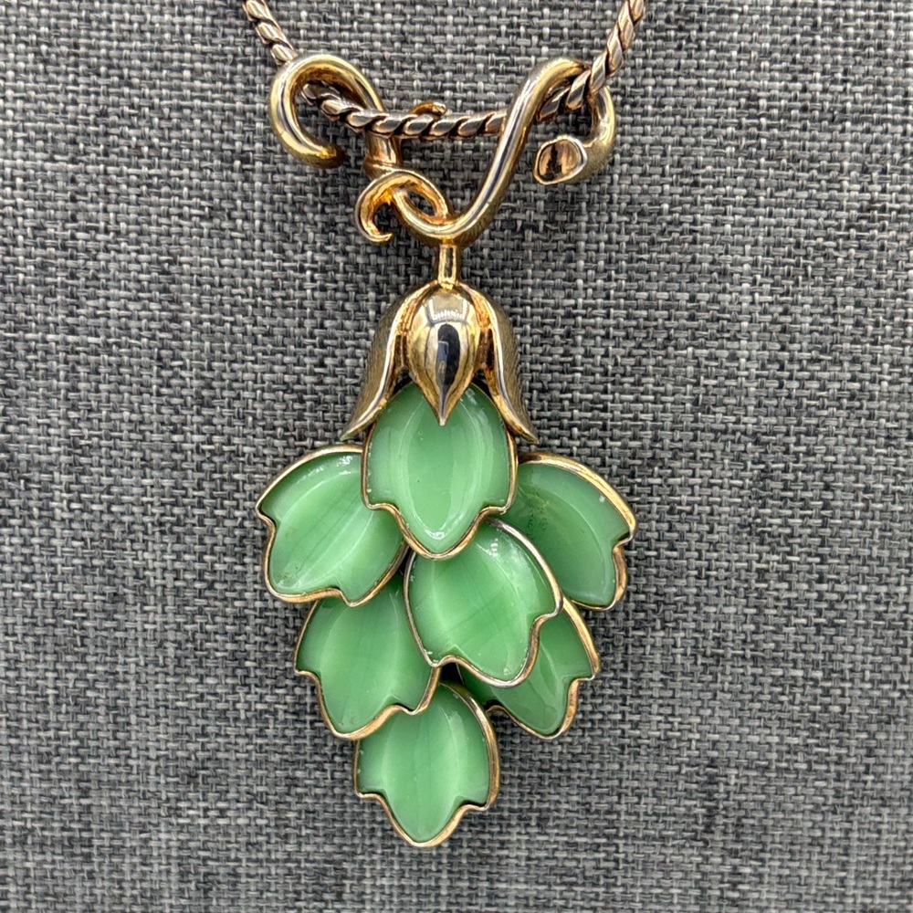 Green Tulip Articulated Trifari Pendant Necklace